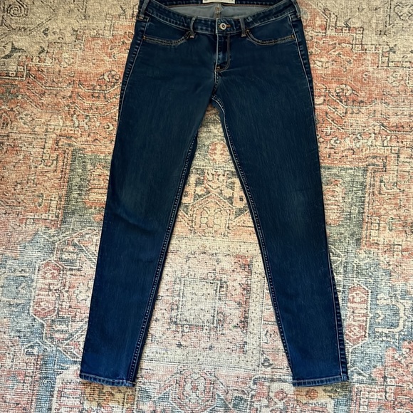 Hollister Dark Wash Sz 9 - Picture 3 of 5